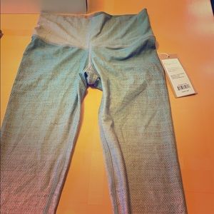 Niyana Sol Brand New Sustainable Yoga Capris!!